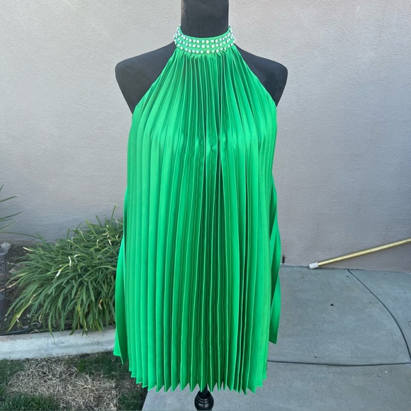 Flying Tomato Jade Embellished Halter
Neck Short Dress - Picture 4 of 10